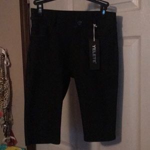 Black jogging Bermuda shorts in color black
